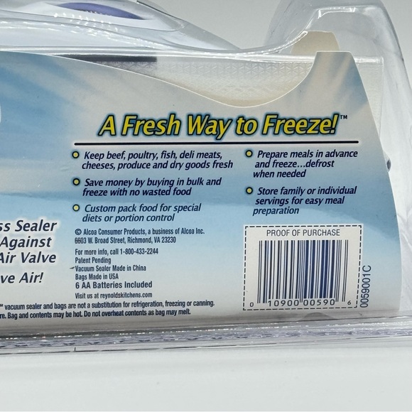 Reynolds Handi-Vac 3 Quart Bags Vacuum Sealer + Starter Kit - Picture 3 of 6